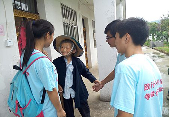 池州暑期志愿者“三下乡” 里山敬老院里献爱心